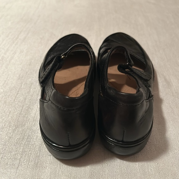 Clarks Collection Rounded Toe Cut Out Loafers - Picture 3 of 6